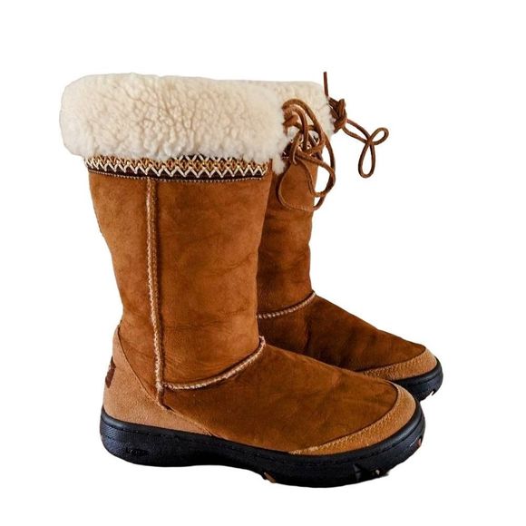 UGG Shoes - Ugg Embroidered Two Toned Leather Winter Boots Women's Size 7